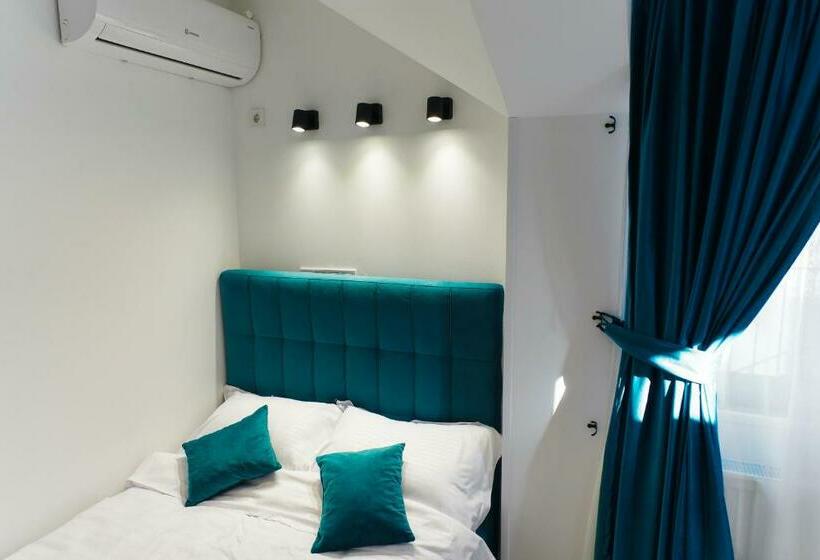 标准工作室, Bella House Apartaments