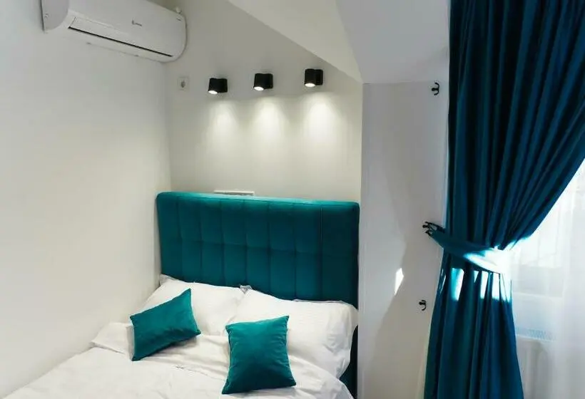 スタンダードスタジオ, Bella House Apartaments