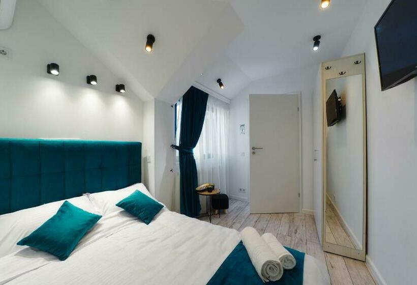 标准工作室, Bella House Apartaments