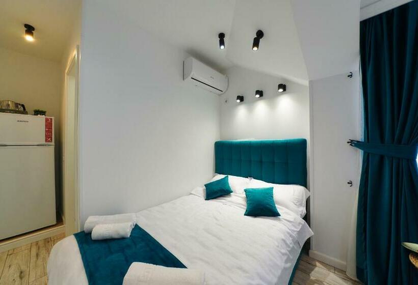 标准工作室, Bella House Apartaments