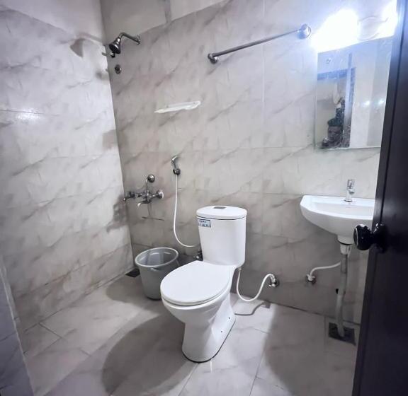 اتاق استاندارد سه نفره, Le Grace Annasalai