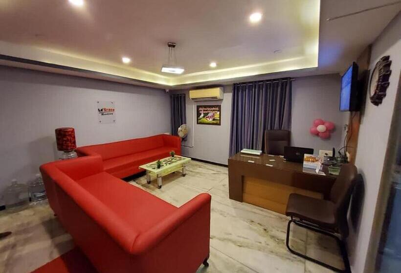 سوییت خانوادگی, Le Grace Annasalai