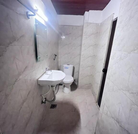 سوییت خانوادگی, Le Grace Annasalai