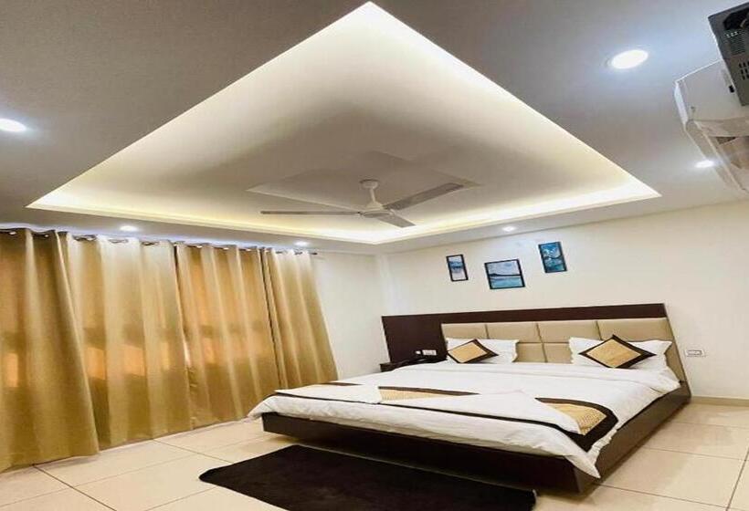 Deluxe Room, The 7 Seas