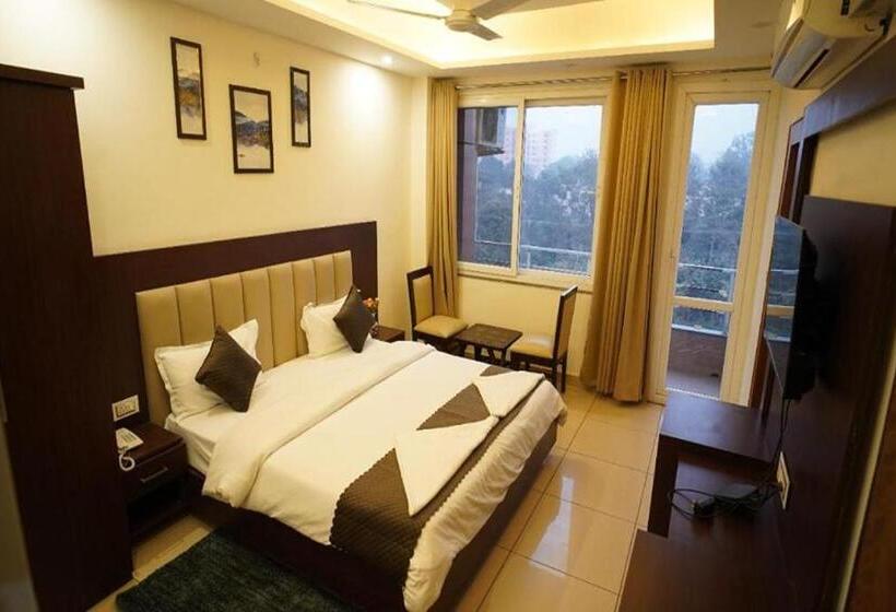 Deluxe Room with Balcony, The 7 Seas