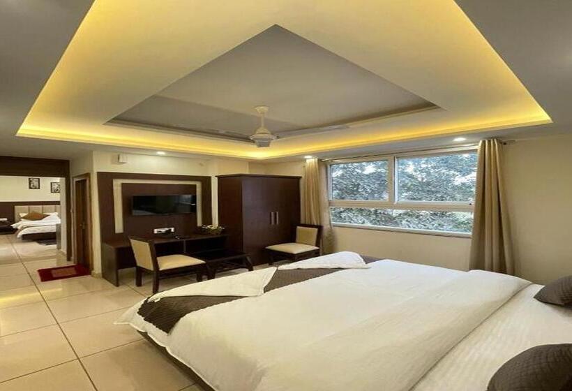 Family Room, The 7 Seas