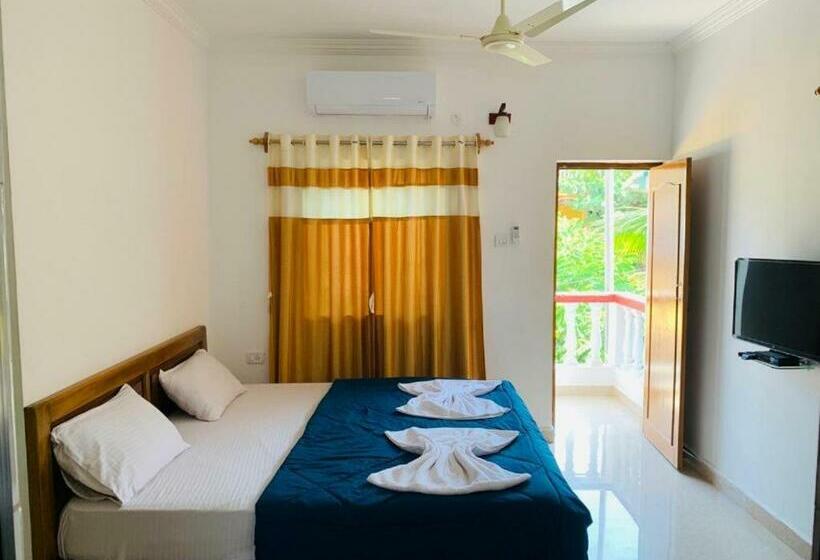 اتاق استاندارد با بالکن و چشم‌انداز دریا, Mirissa Village Mirissa