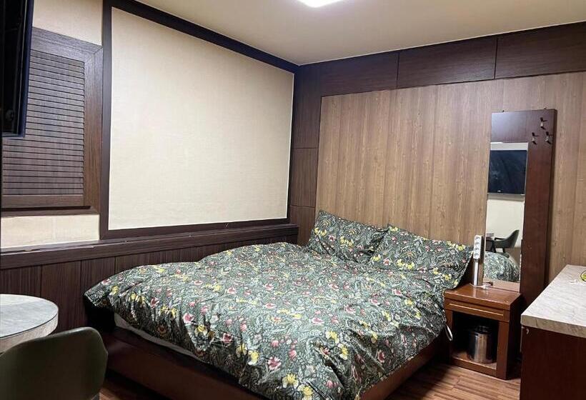 스탠다드 룸, Brown