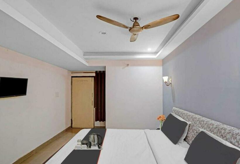 חדר קלאסי לשלושה, Collection O 701608  Grow More