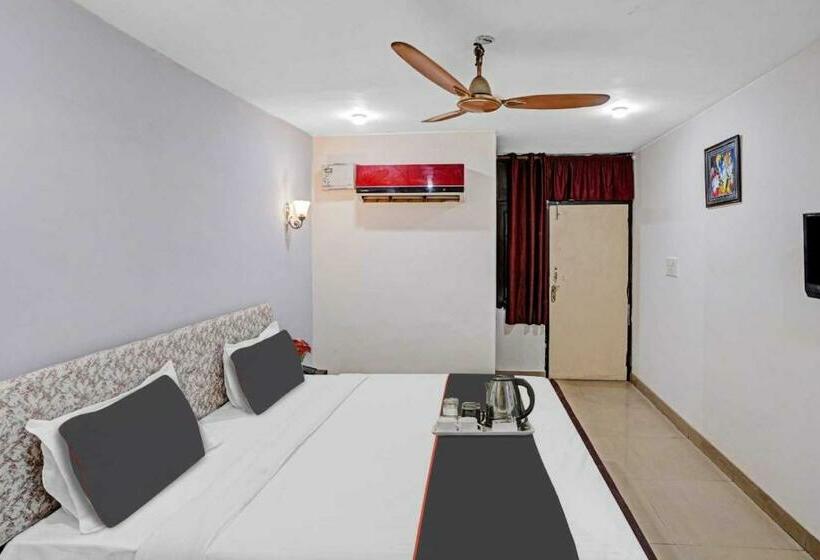 חדר קלאסי לשלושה, Collection O 701608  Grow More