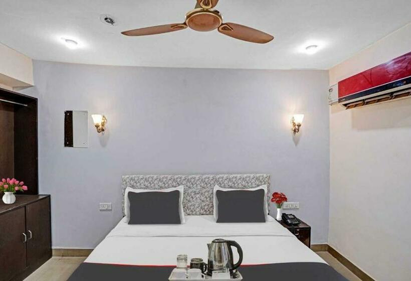 חדר קלאסי לשלושה, Collection O 701608  Grow More