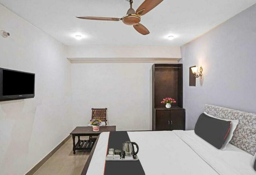 חדר קלאסי לשלושה, Collection O 701608  Grow More