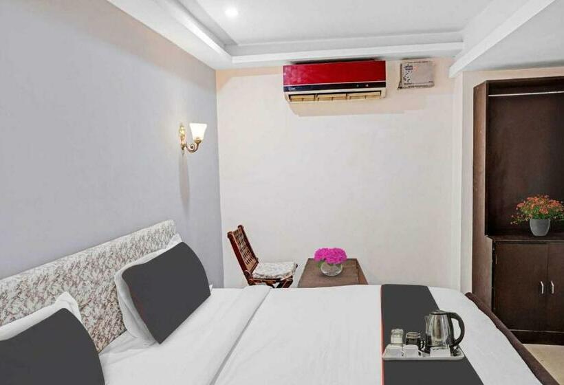 חדר קלאסי לשלושה, Collection O 701608  Grow More