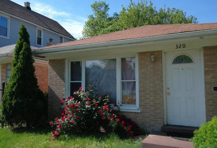 اتاق اکونومی, 320 Happy Home