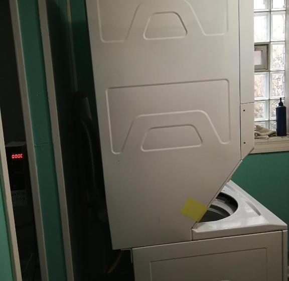 اتاق اکونومی, 320 Happy Home