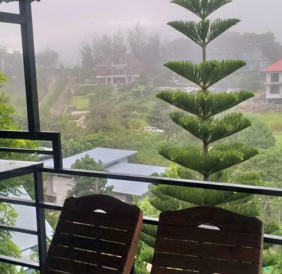 패밀리 룸, The Ozone Station