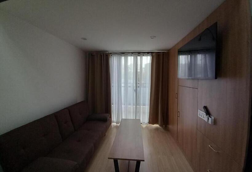 Standard Studio med Balkong, Leon S Den