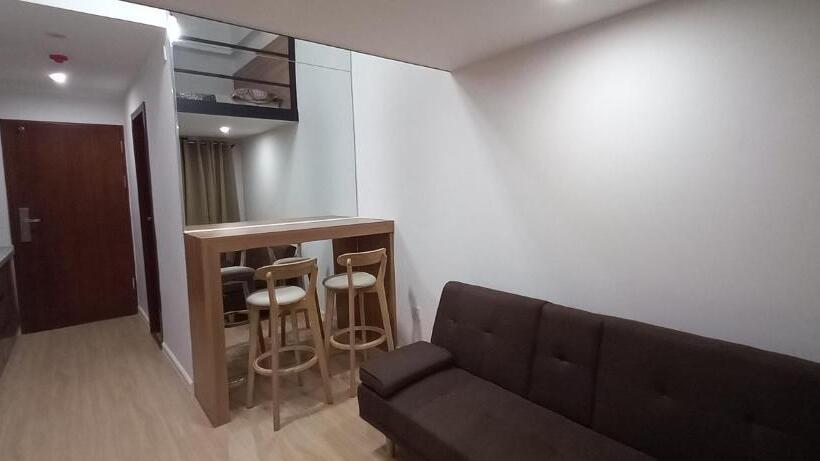 Standard Studio med Balkong, Leon S Den