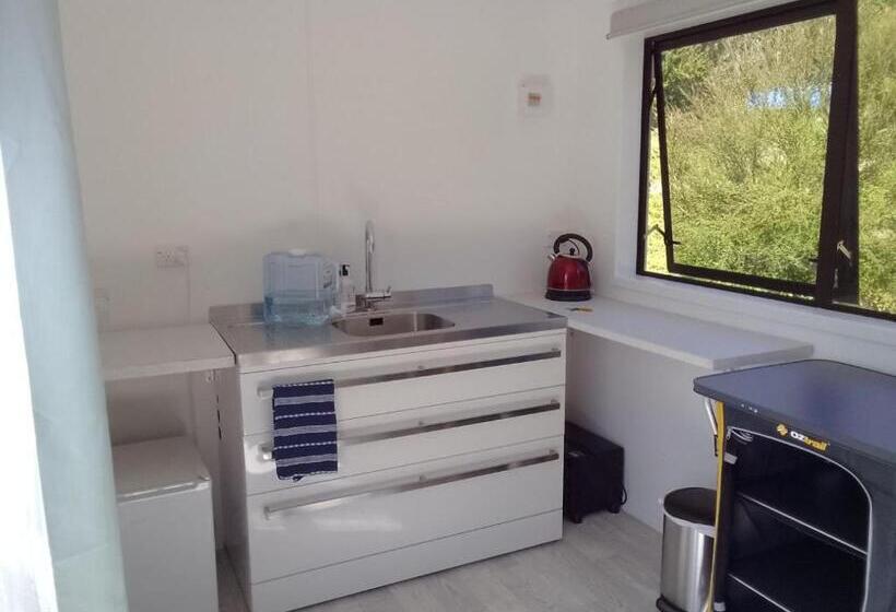 Standard room with outdoor bath, Cable Bay Farm