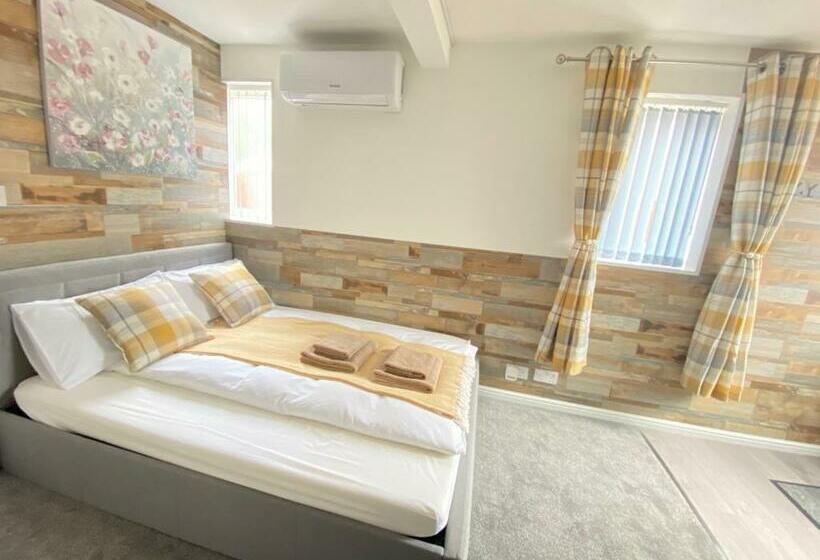 إستوديو ديلوكس, Cristina Modern