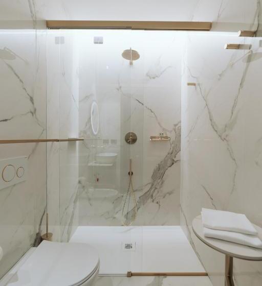 标准三人间, Albergo Italia