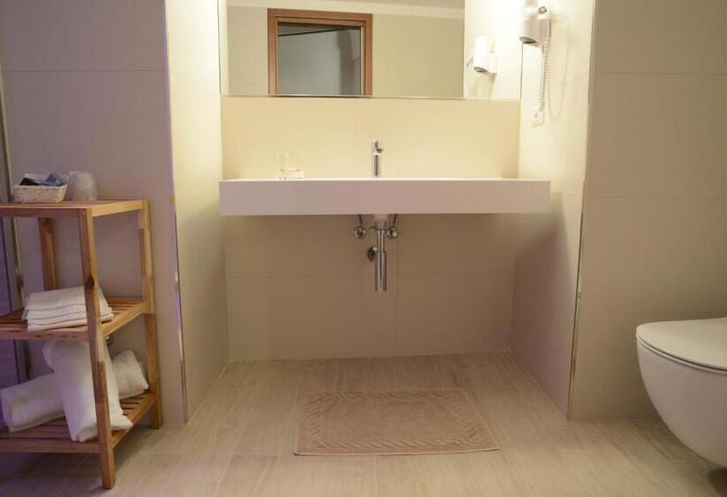 מיטת קינג בסוויטה, Albergo Italia