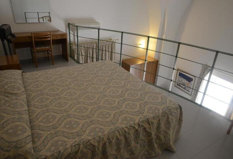带大床的套房, Albergo Italia