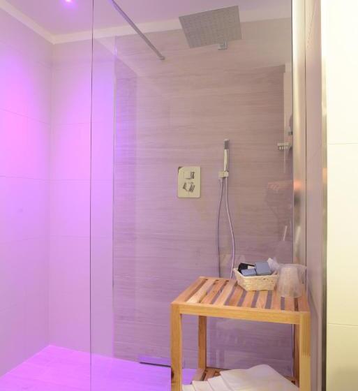 מיטת קינג בסוויטה, Albergo Italia