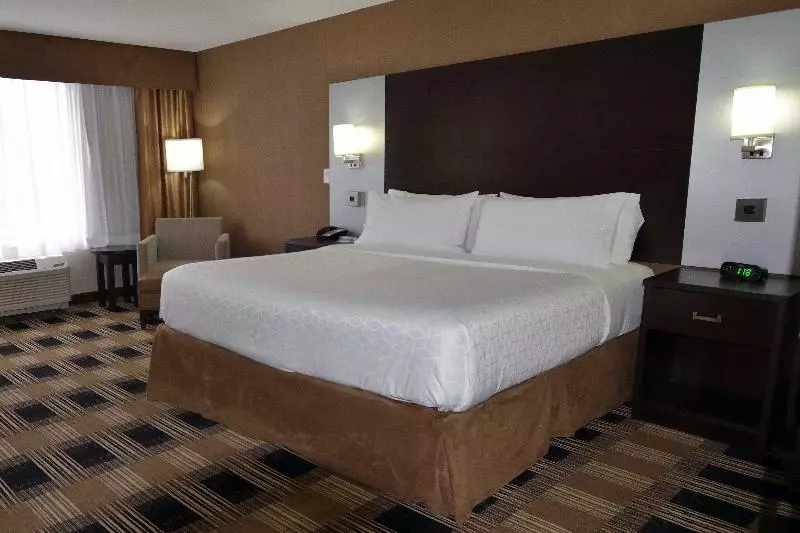Standard-huone King-vuode, Holiday Inn Express & Suites Ottawa East Orleans, An Ihg