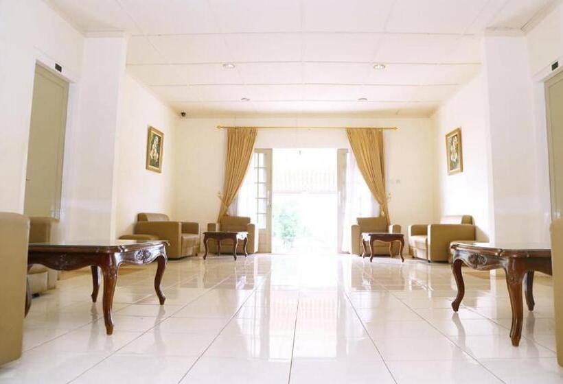 Bungalow Standard, Indah Palace Tawangmangu