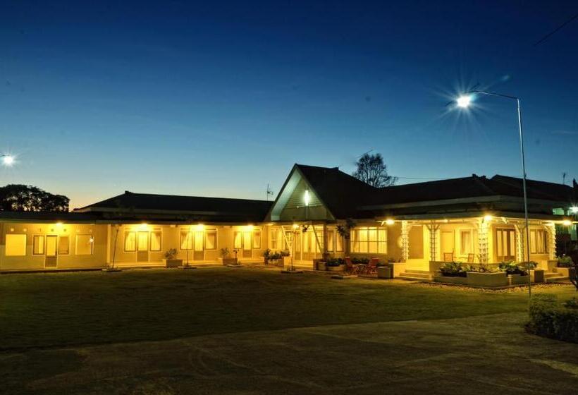 Chambre Standard Vue Jardin, Indah Palace Tawangmangu