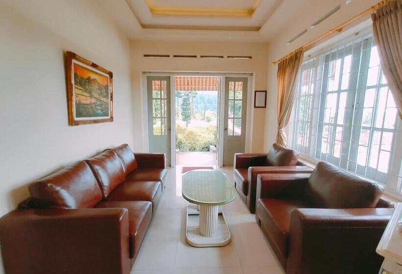 Chambre Familiale, Indah Palace Tawangmangu