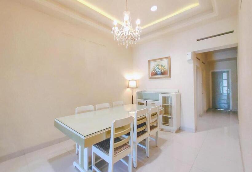 Chambre Familiale, Indah Palace Tawangmangu