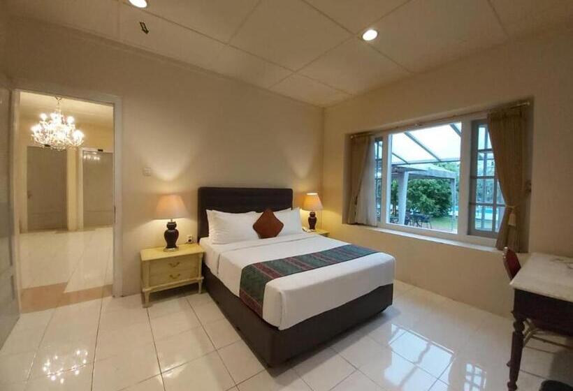 Chambre Standard Lit King Size, Indah Palace Tawangmangu