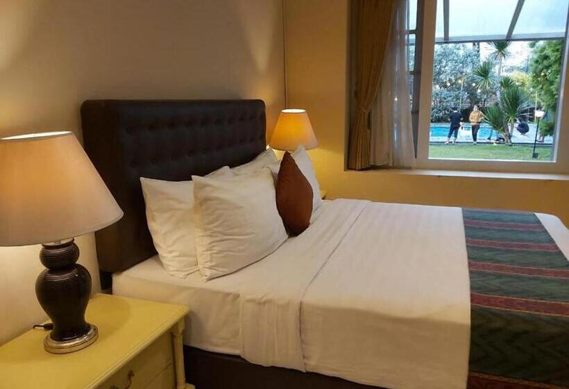 Chambre Standard Lit King Size, Indah Palace Tawangmangu