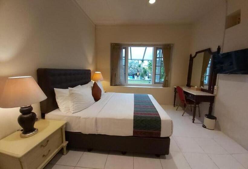 Chambre Standard Lit King Size, Indah Palace Tawangmangu