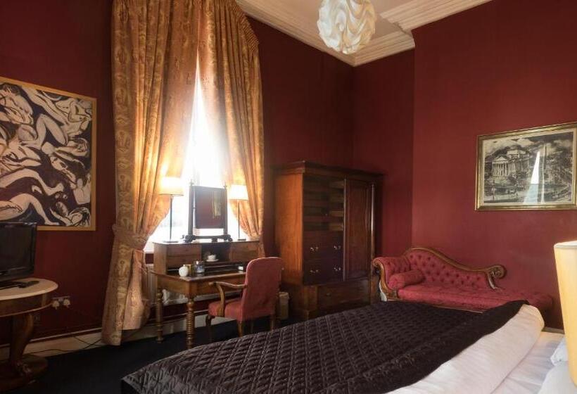 스탠다드 룸, The Racquet Club