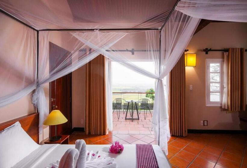 اتاق خانوادگی, Victoria Nui Sam Lodge