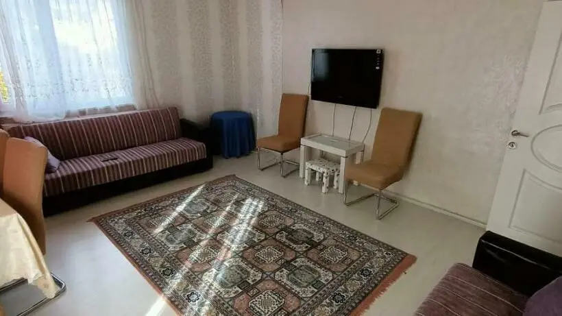اتاق خانوادگی, Altay Motel