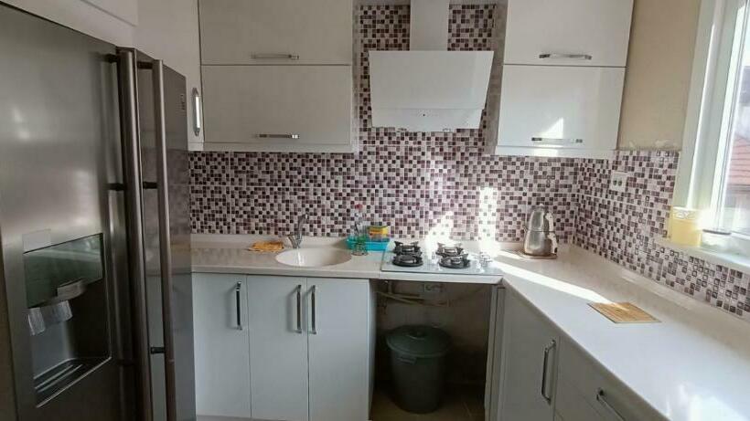 اتاق خانوادگی, Altay Motel