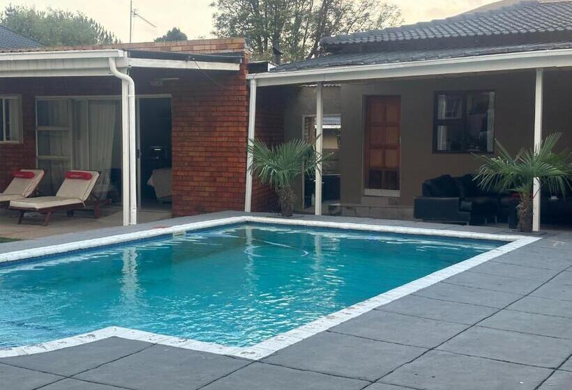 استودیو استاندارد با چشم‌انداز استخر, Horizon Bed And Breakfast