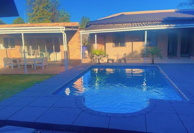 استودیو استاندارد با چشم‌انداز استخر, Horizon Bed And Breakfast