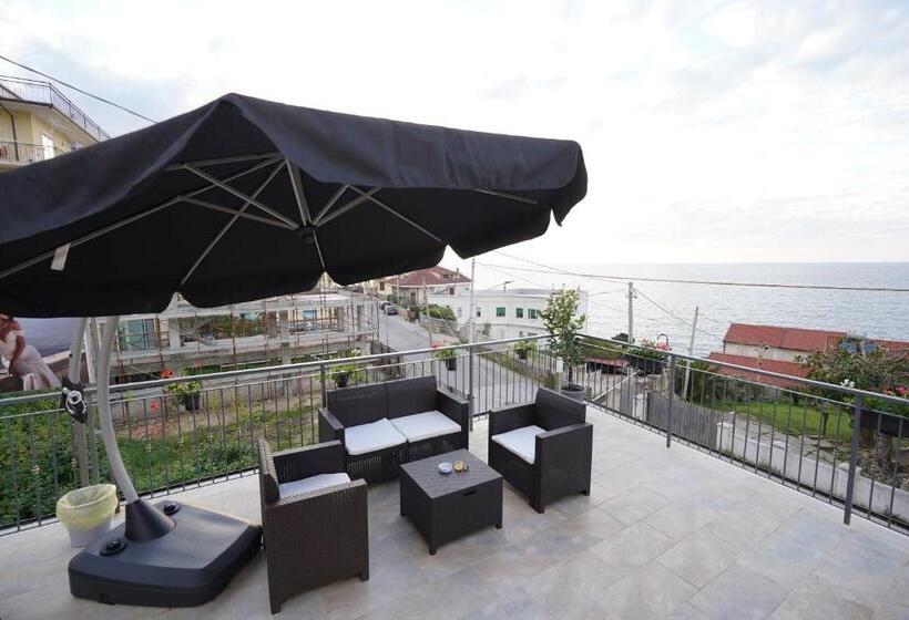 جناح مزود بجاكوزى, Piedigrotta B&b Luxury