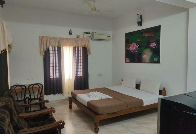 Suite Familiale, Candid Residency