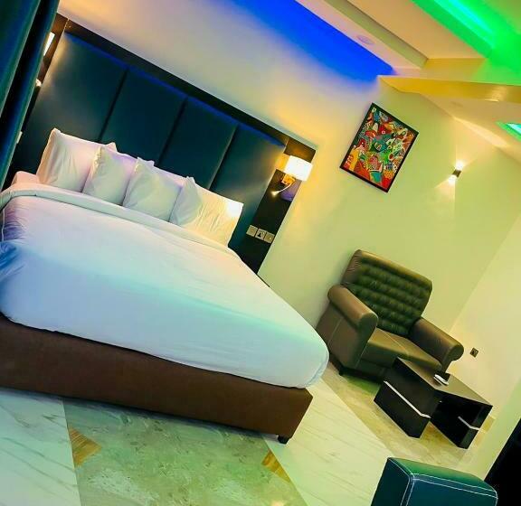 Deluxe Suite King Bed, Beniks Courtyard