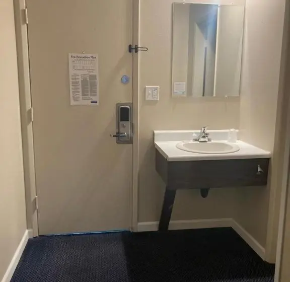 キングサイズベッドのスタンダードルーム, Travelodge By Wyndham Canyonville