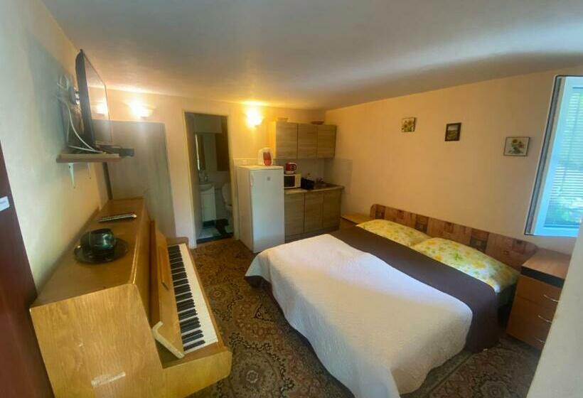 标准间, Penzión U Aďky