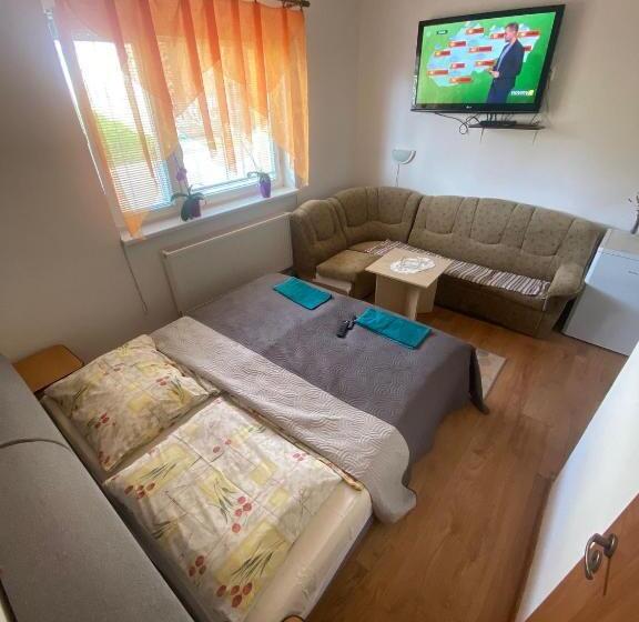 标准间, Penzión U Aďky