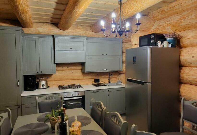 בית, 4 חדרי שינה, Harghita Log Houses