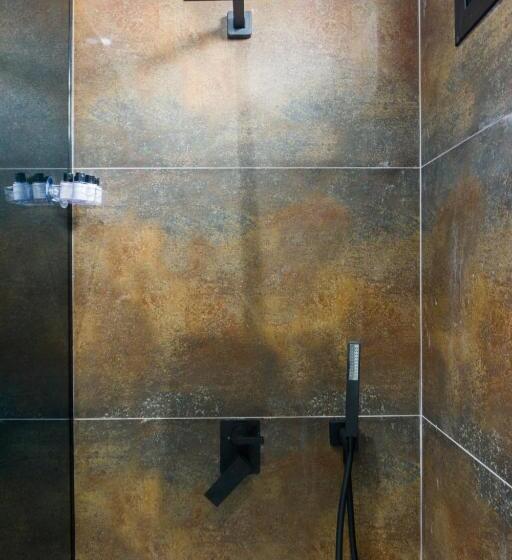 חדר דלוקס לשלושה, Morfeus